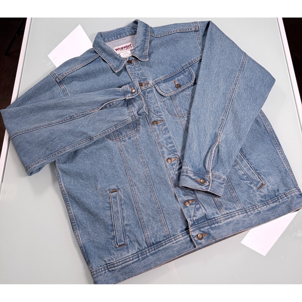 Wrangler Rugged Wear Trucker Jacket Mens XL Tall Light Wash Blue Denim Preppy